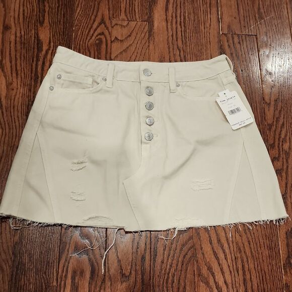 WE THE FREE Mini Skirt Size 30 Beige Denim Distressed Button Front Pockets Boho - Picture 1 of 9